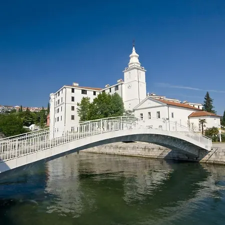 شقة In With Sea View, Balcony, Air Conditioning, Wi-fi