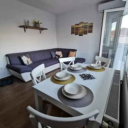 In With Sea View, Balcony, Air Conditioning, Wi-fi شقة