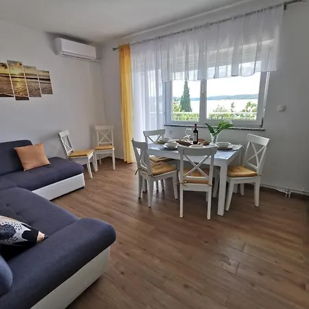 In With Sea View, Balcony, Air Conditioning, Wi-fi * تْسْغيكفانِتْسا