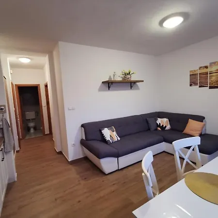 In With Sea View, Balcony, Air Conditioning, Wi-fi *